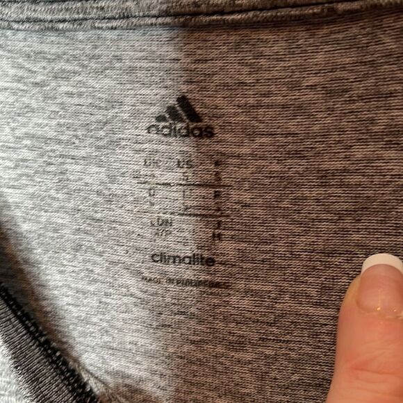Adidas Grey Climalite Scoop Neck Short Sleeve T-shirt. Size Small. - Picture 3 of 7